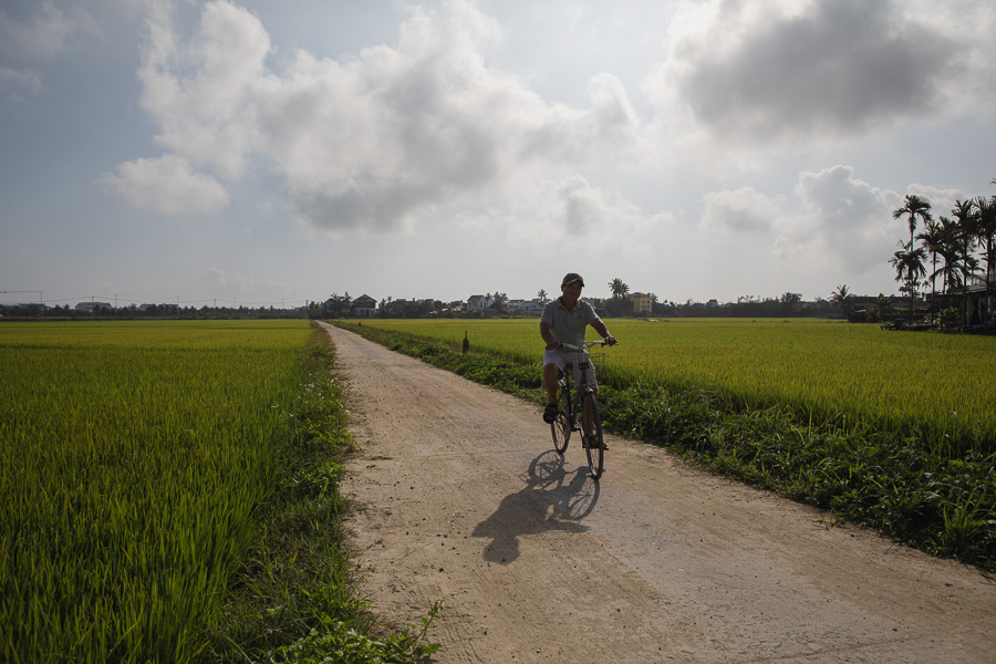 Cycling Trip Hanoi Bat Trang Ceramic Village 1 Day